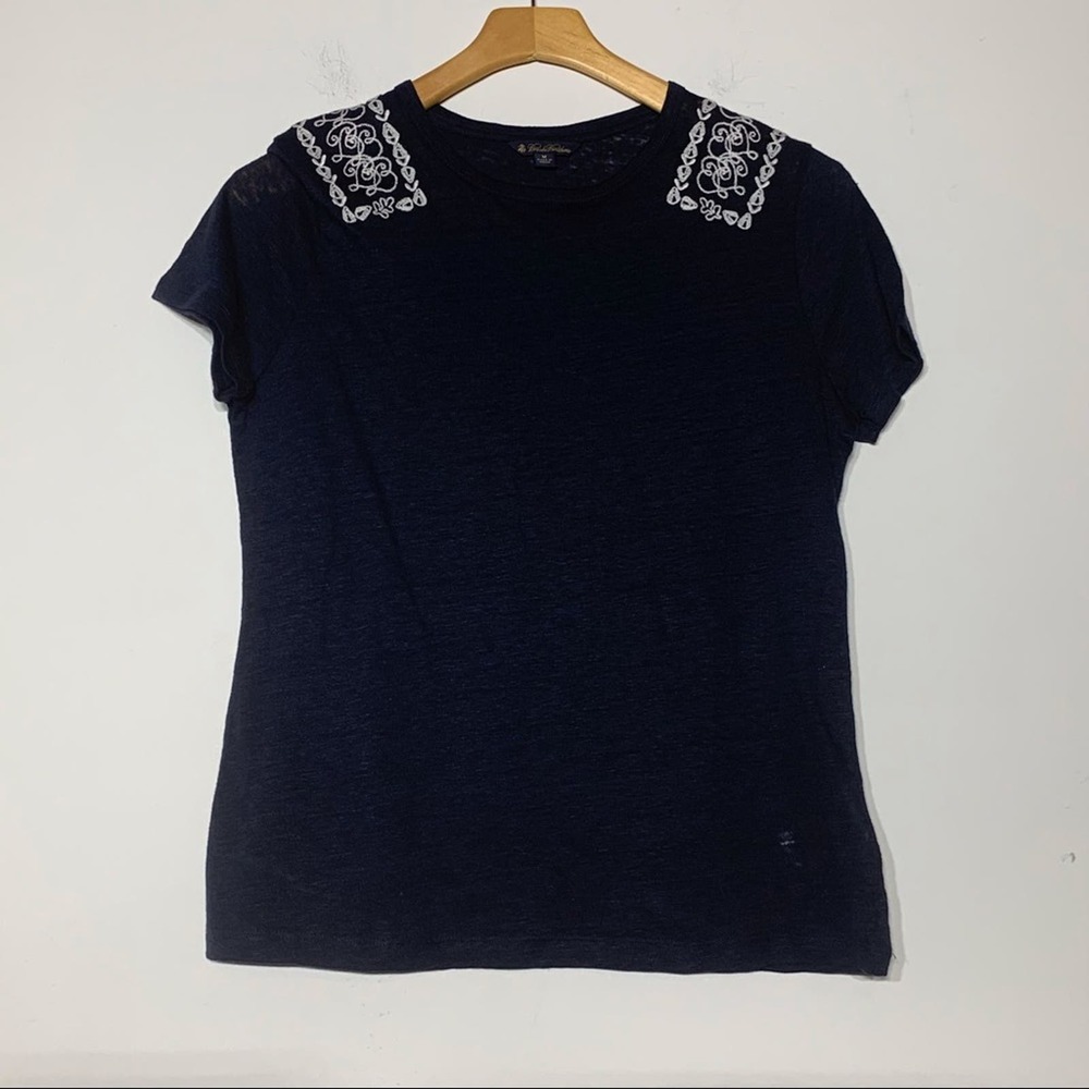 EUC Brooks Brothers Navy Tee with White Embroidered Shoulder Embellishment‎ M